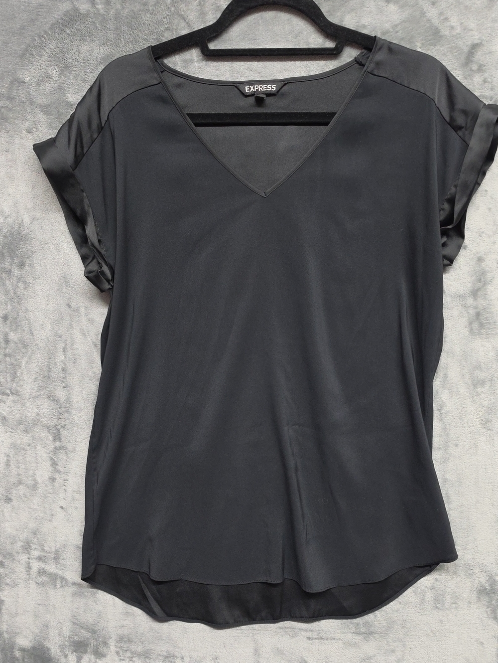 Express Black V-Neck Short Sleeve Blouse with Roll-Tab Detail Sz LG